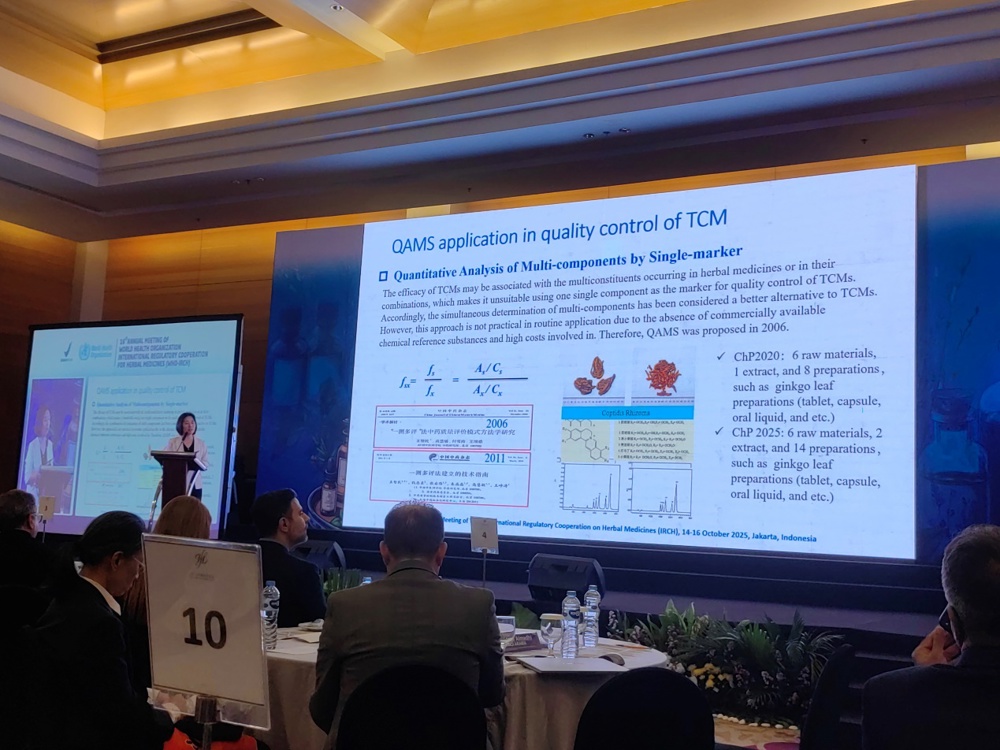一群人站在屏幕前
AI 生成的内容可能不正确。